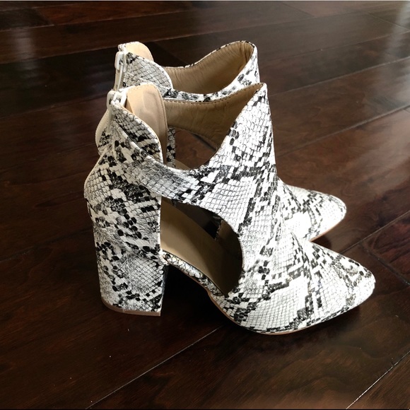 ‼️PRICE IS FIRM ‼️Snakeskin open side booties - Picture 6 of 8